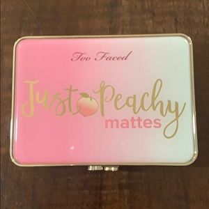 ROO FACED just peach velvet matte palette